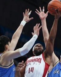 华体会APP-CBA｜周琦再度伤到眼睛 17日去医院检查