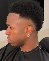 帅气迎接关键战⚽️维尼修斯新发型备战欧冠