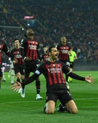 华体会在线登陆-红黑暗夜见证里程碑时刻，队长伊布再成纪录先生