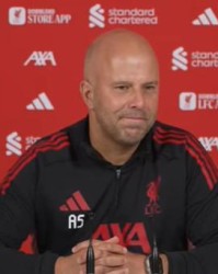 斯洛特：柯蒂斯因伤缺战伯恩利；很高兴球员们国际比赛日没伤