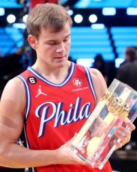 华体会APP-2年150位队友！麦克朗逆袭当扣篮王却或仍要流浪